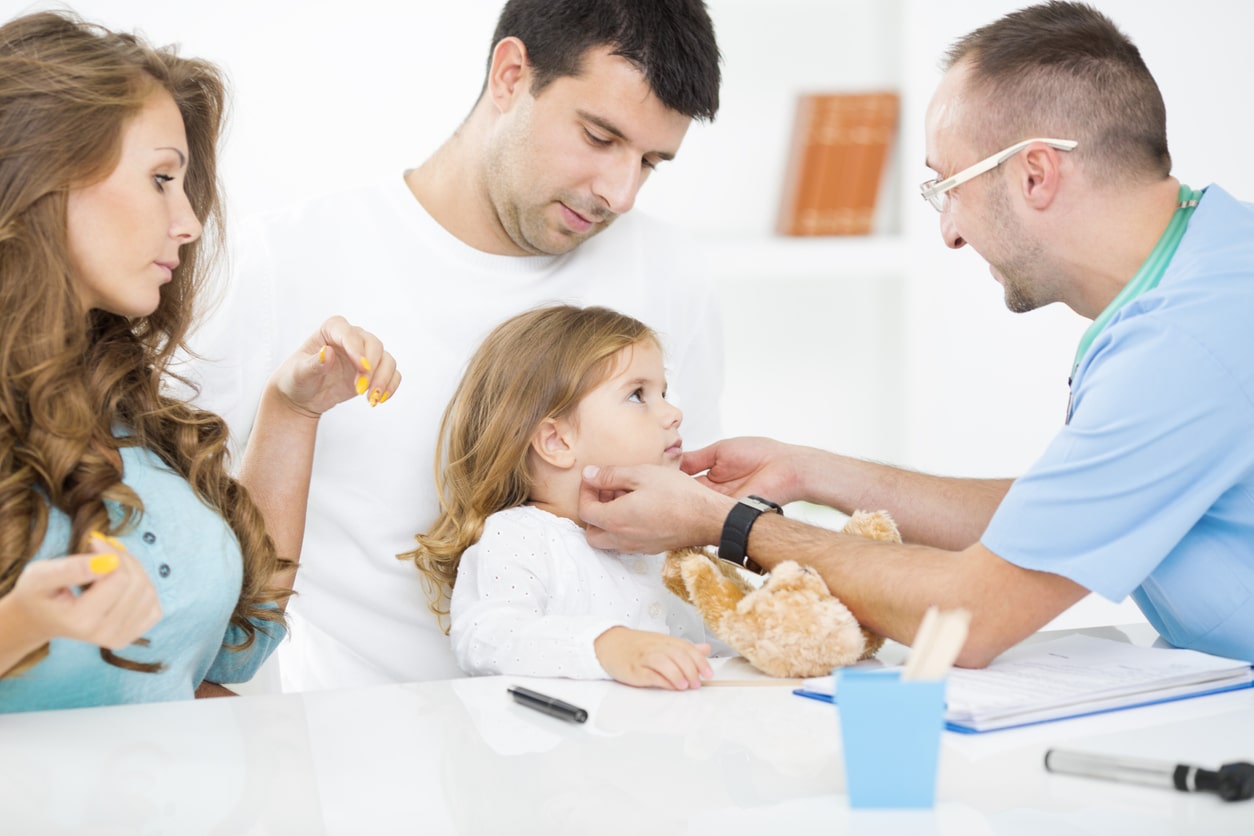 Halsschmerzen bei Kindern lindern &ndash; Beratungsstipps