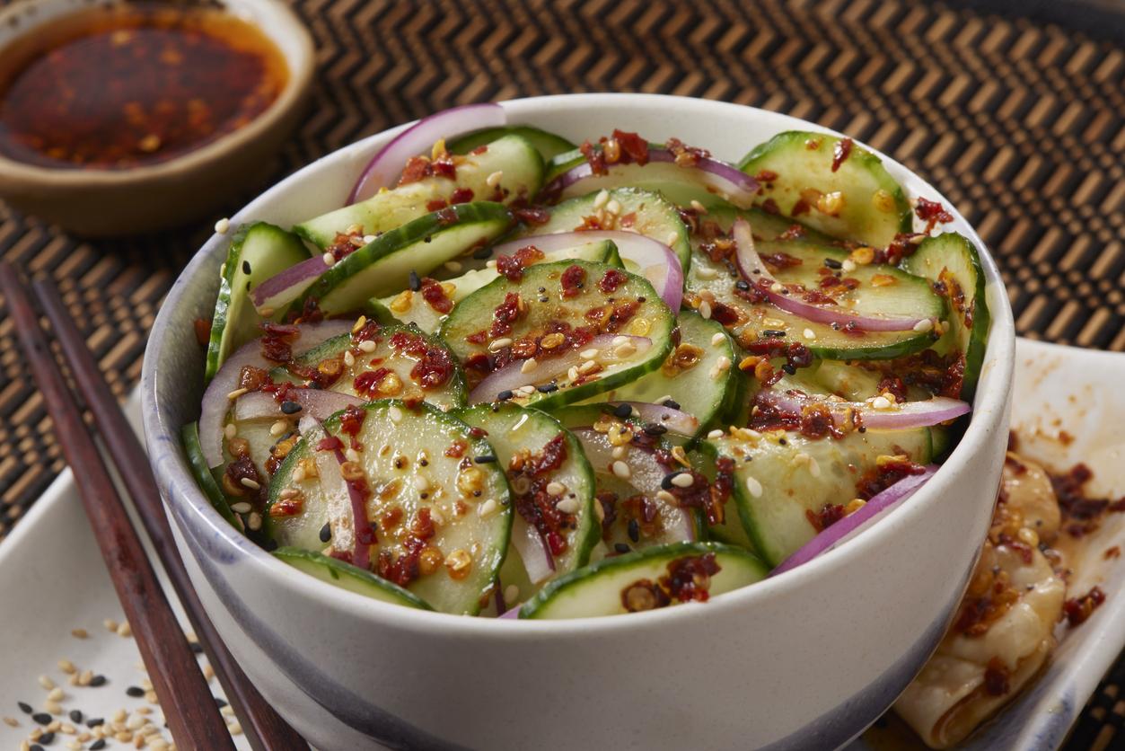 Der virale Gurkensalat in 2 Minuten