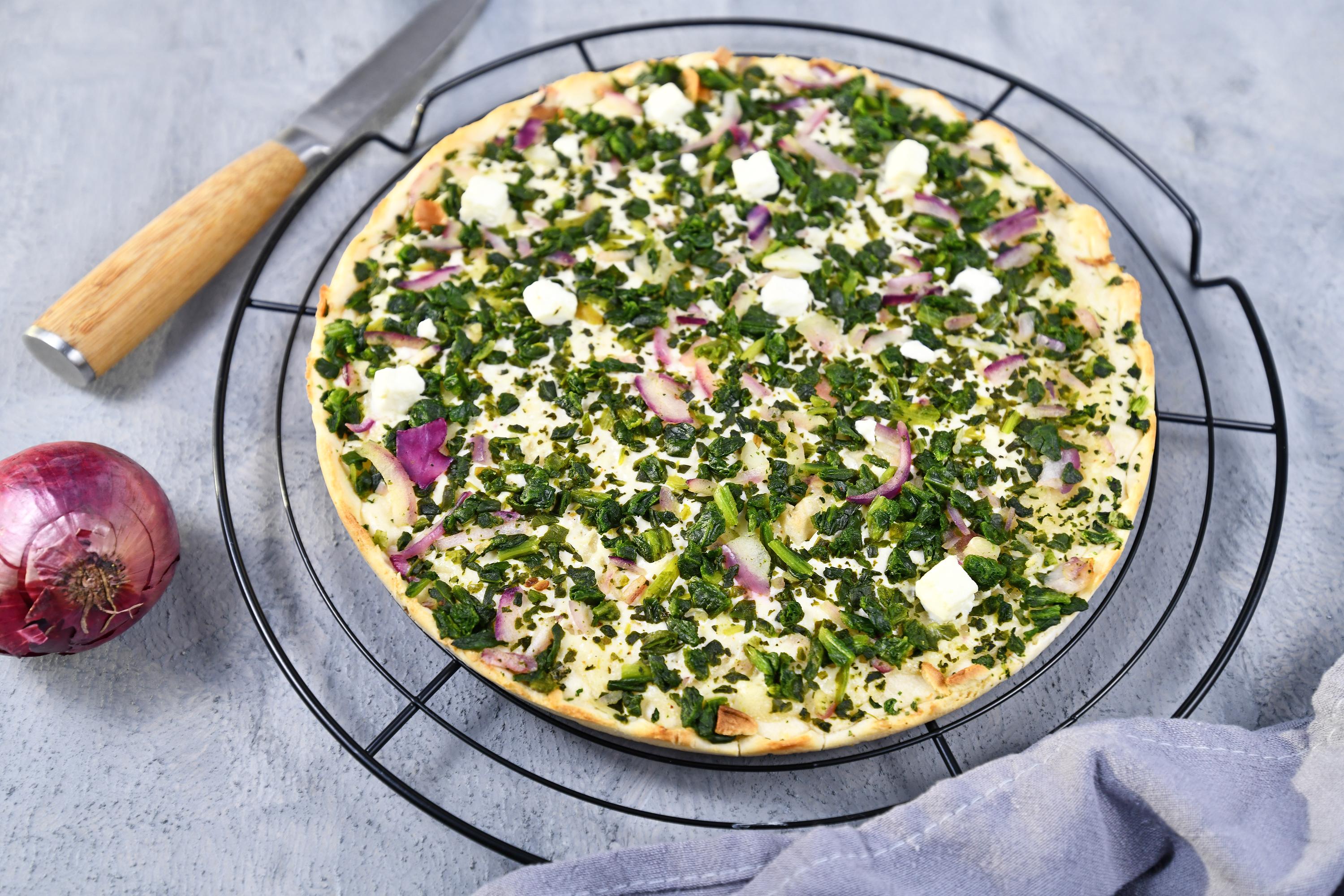 Flammkuchen mit Feta und Spinat