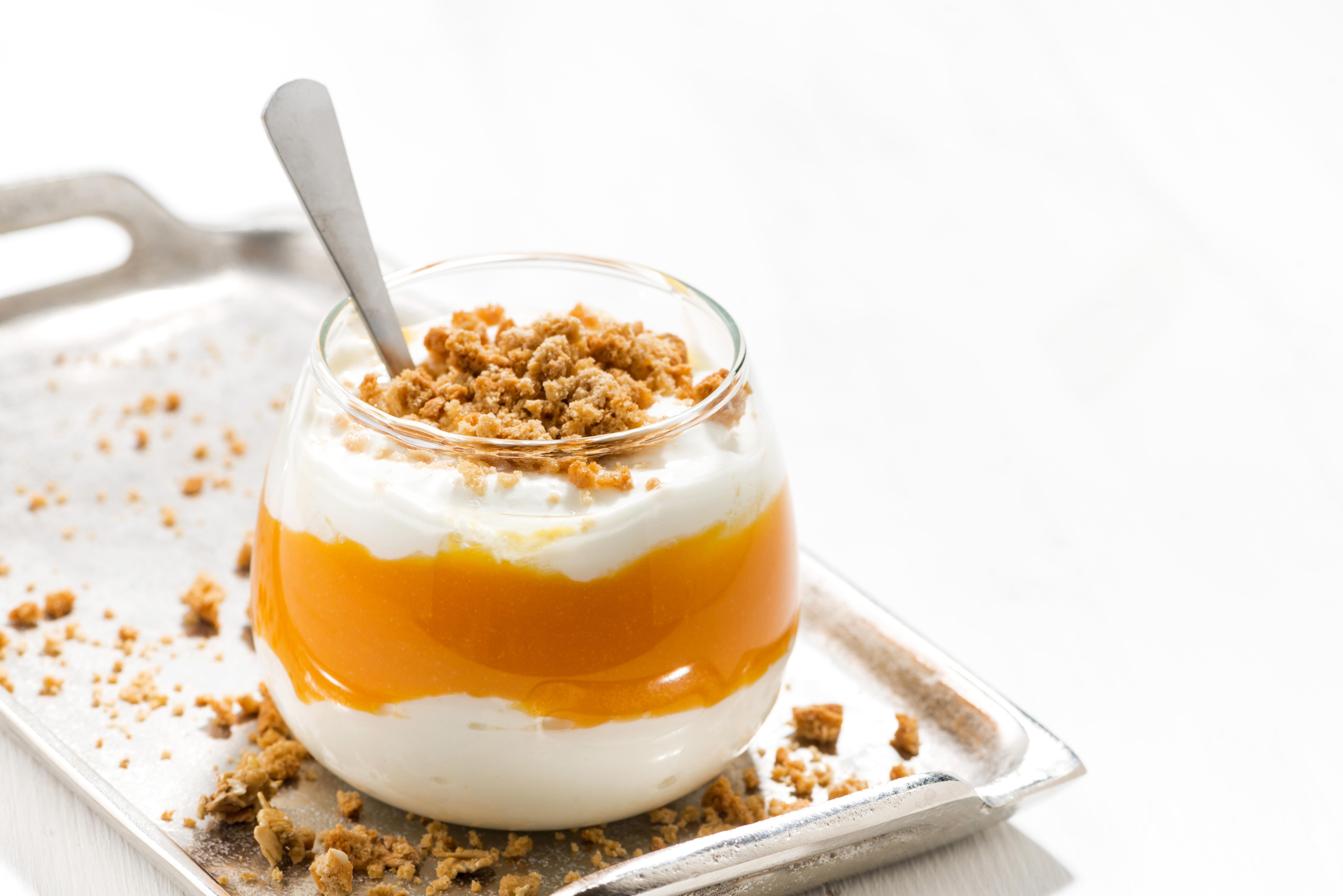Erfrischendes Aprikosen-Dessert im Glas